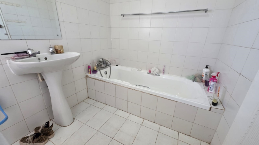 2 Bedroom Property for Sale in Flamwood North West